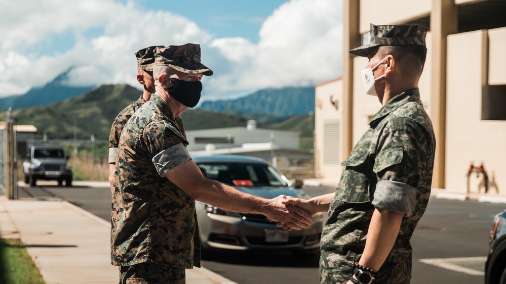 Republic of Korea CMC visits 3d Marines