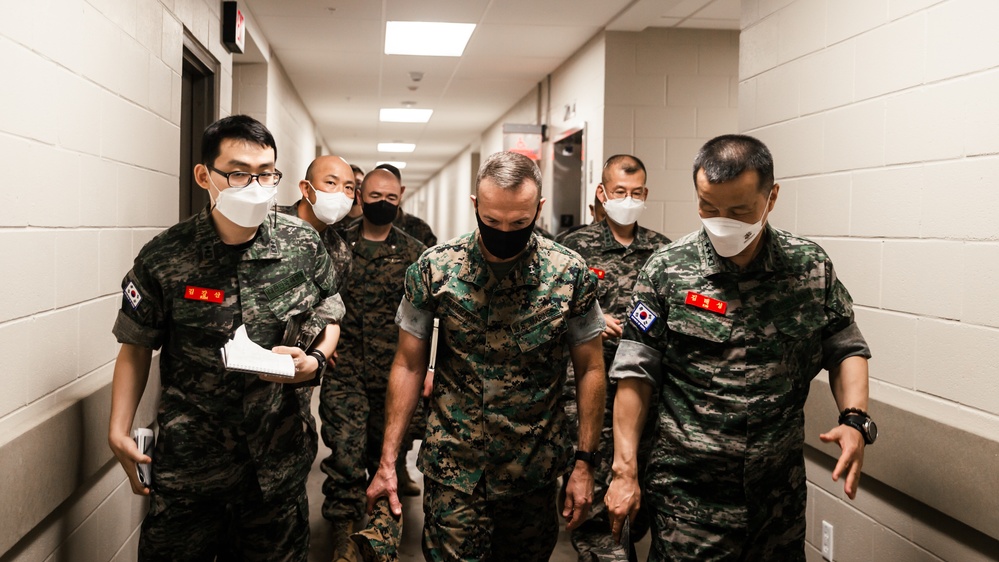 Republic of Korea CMC visits 3d Marines