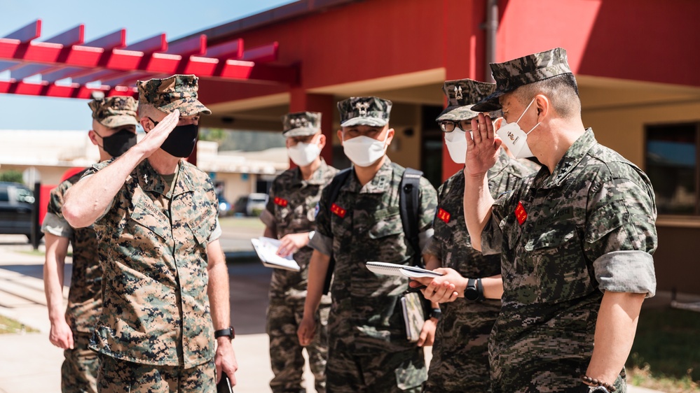 Republic of Korea CMC visits 3d Marines