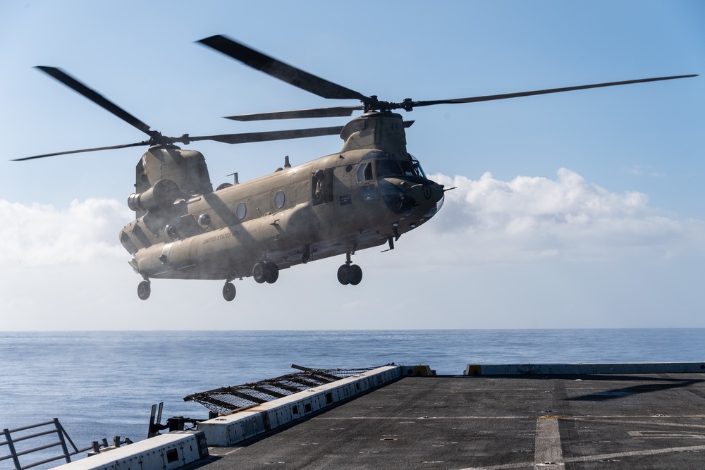 USS Portland (LPD 27) integrates with U.S. Army CH-47 Chinooks