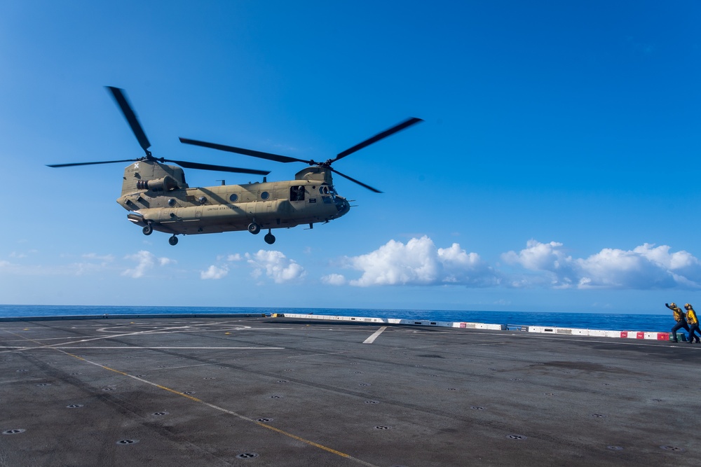 USS Portland (LPD 27) integrates with U.S. Army CH-47 Chinooks