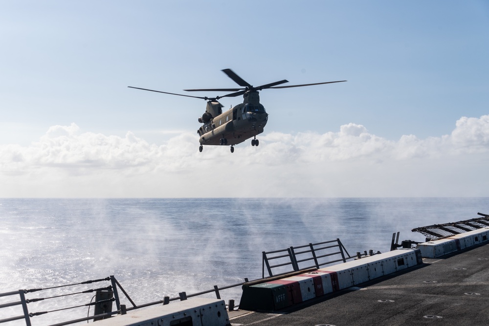 USS Portland (LPD 27) integrates with U.S. Army CH-47 Chinooks