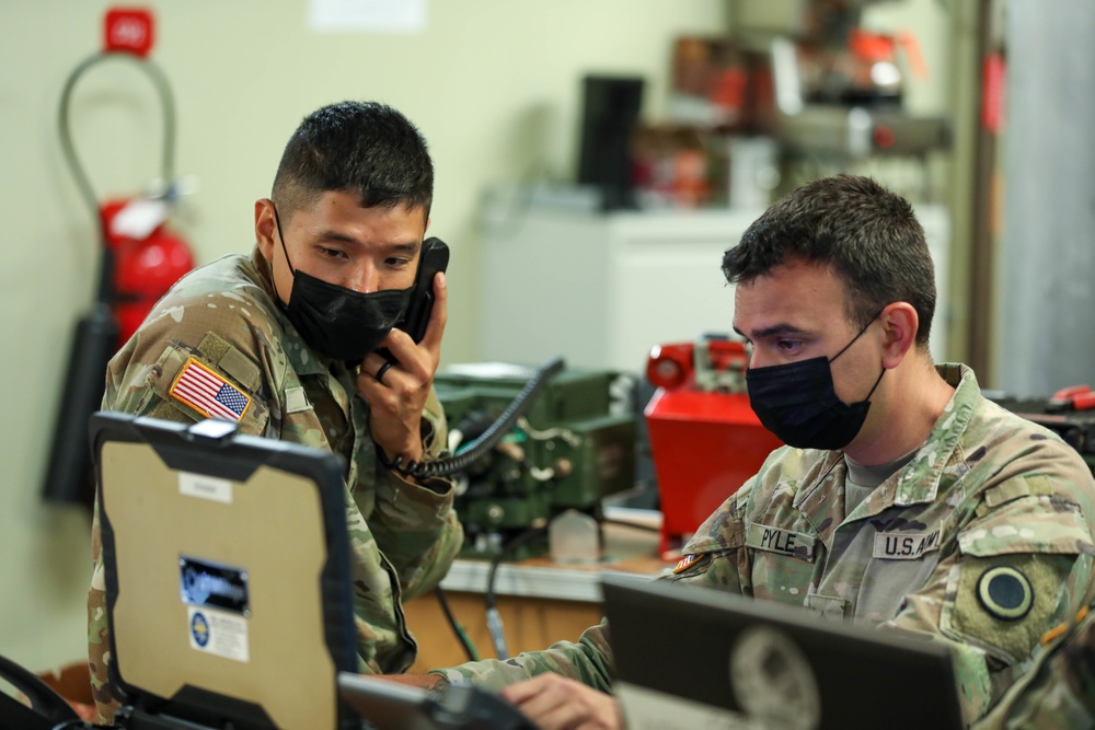 Soldiers, Airmen aboard a US Naval Ship establish communications in the Indo-Pacific