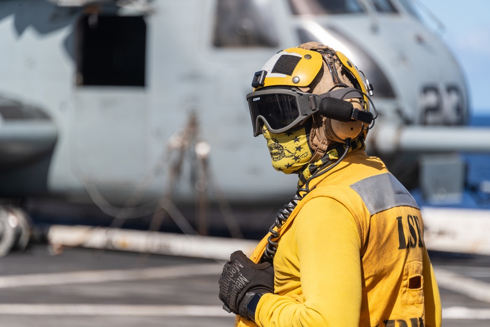 DVIDS - Images - USS Portland (LPD 27) CH-53E Flight Operations [Image ...