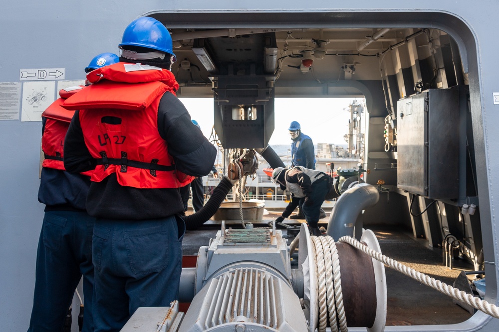 USS Portland (LPD 27) conducts UNREP with USNS Pecos (T-AO 197)