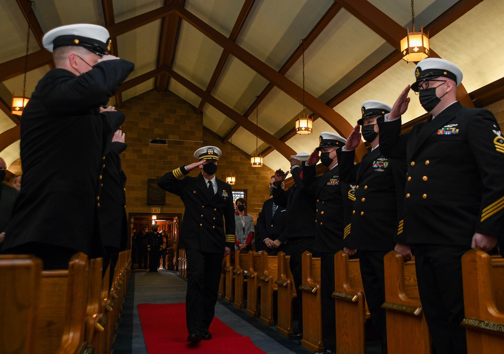 Submarine Learning Center Hosts Change of Command Ceremony