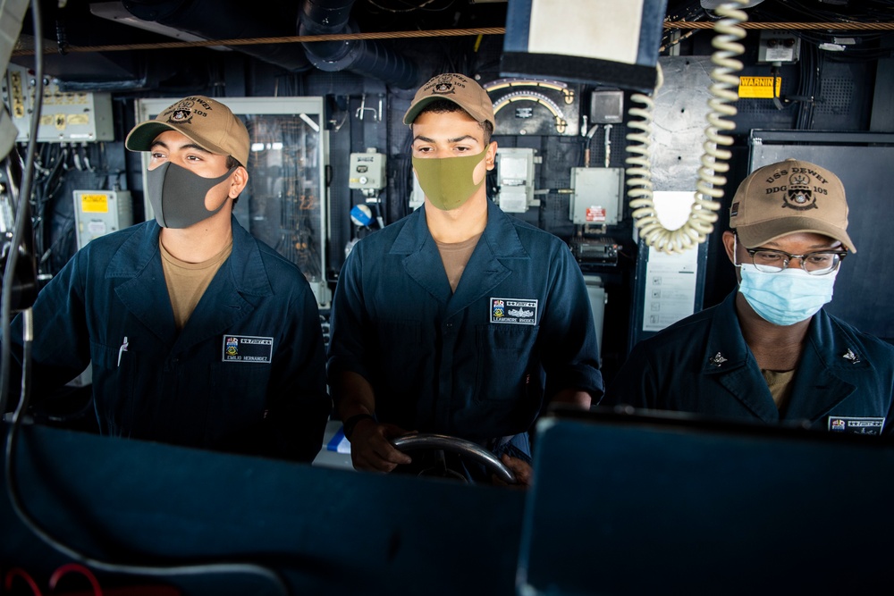 USS Dewey Participates in Bilateral Advanced Warfare Training