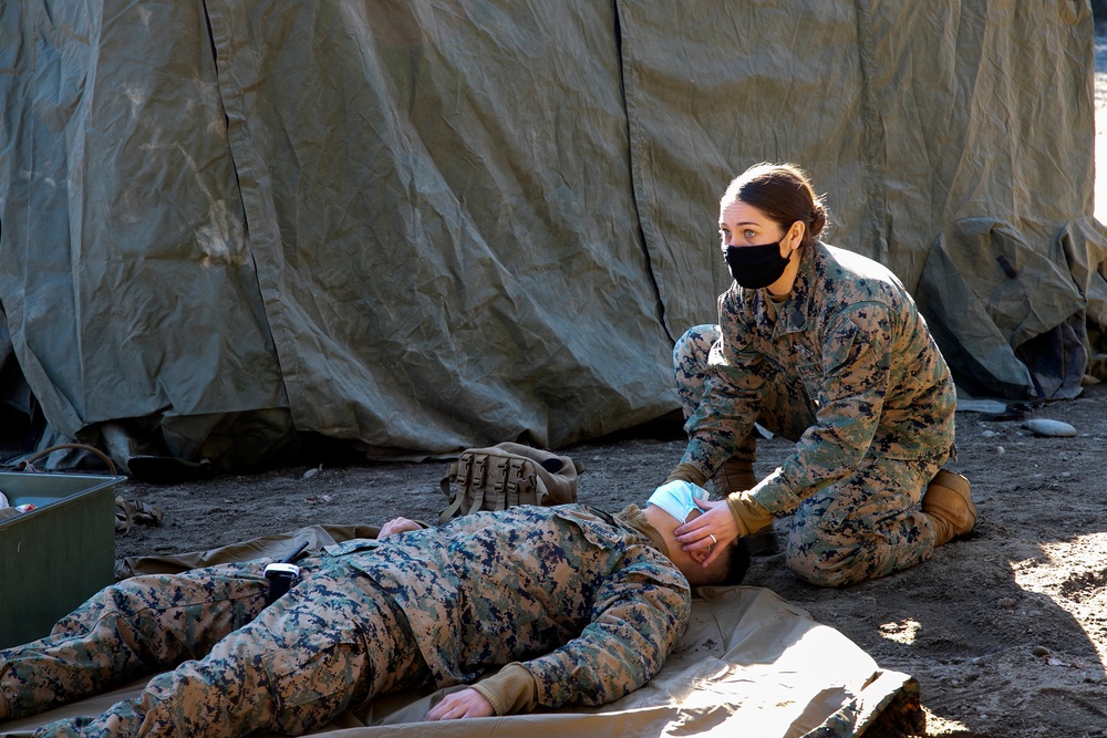 NTAG Portland recruiter instructs Marines in combat life-saving skills