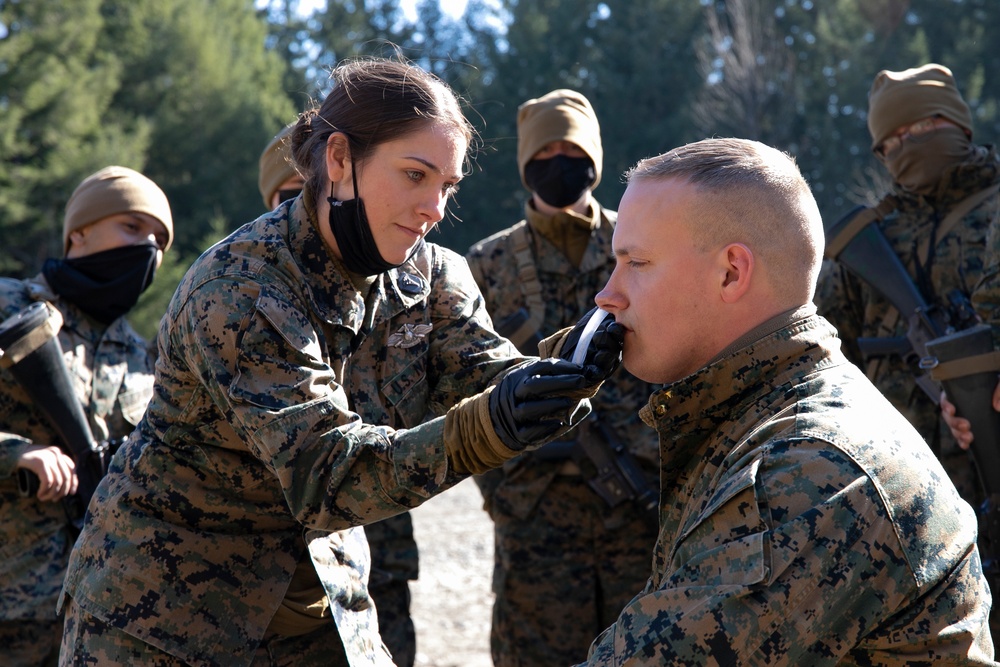 NTAG Portland recruiter instructs Marines in combat life-saving skills