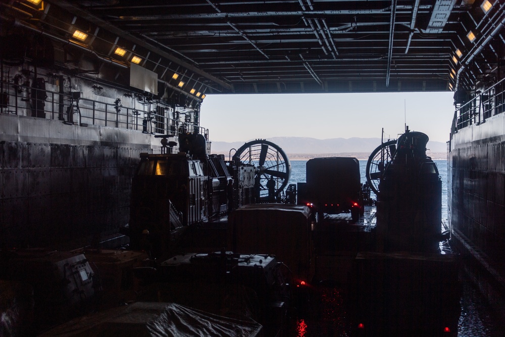 11th MEU Marines disembark from USS Portland (LPD 27)