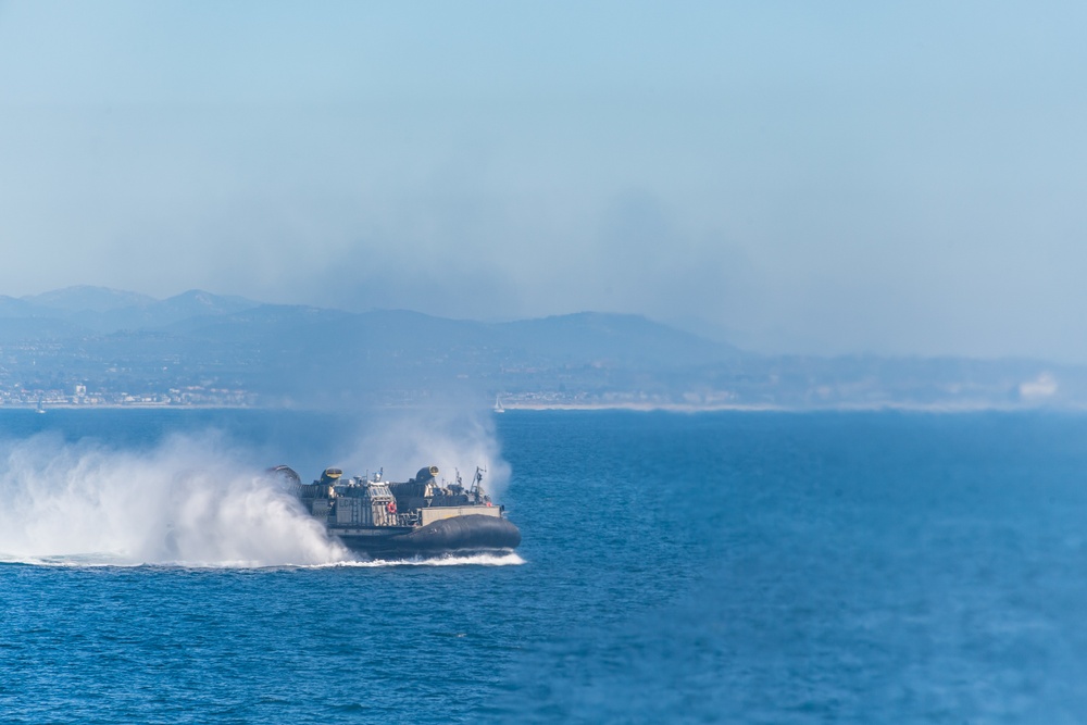 11th MEU Marines disembark from USS Portland (LPD 27)