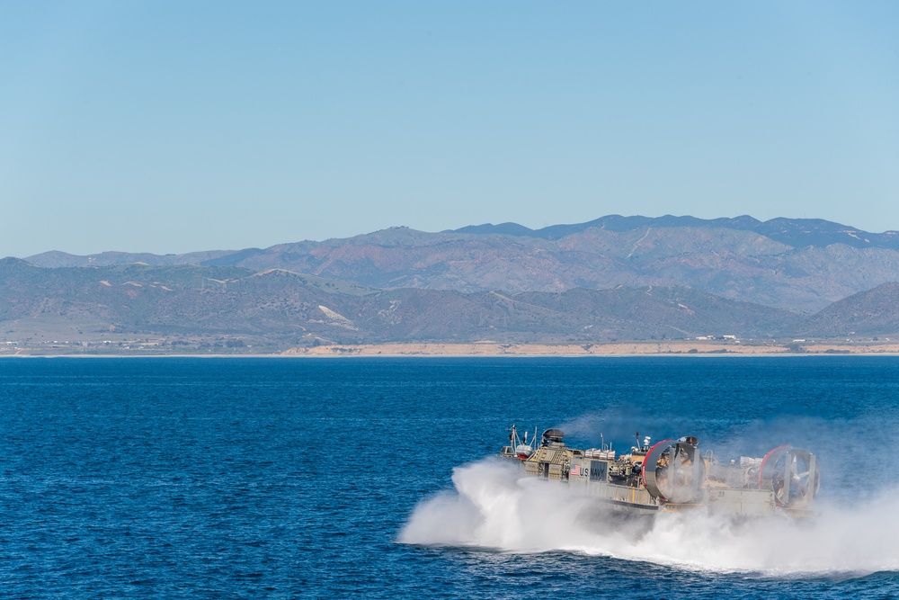 11th MEU Marines disembark from USS Portland (LPD 27)