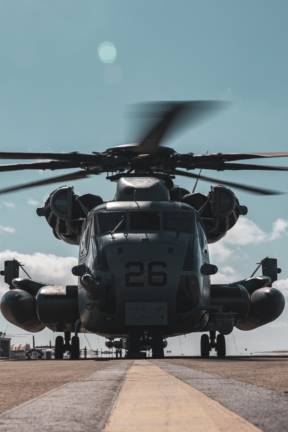 1st MAW CG flies CH-53E Super Stallion