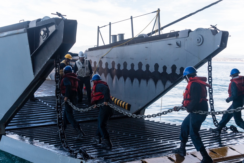 USS Portland (LPD 27) conducts amphibious operations