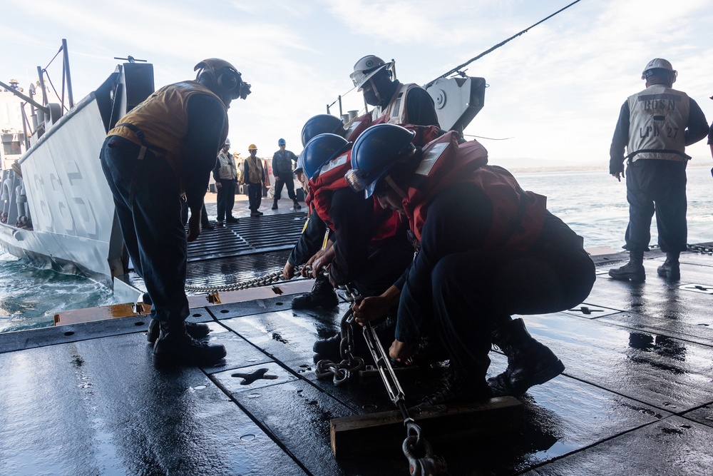 USS Portland (LPD 27) conducts amphibious operations