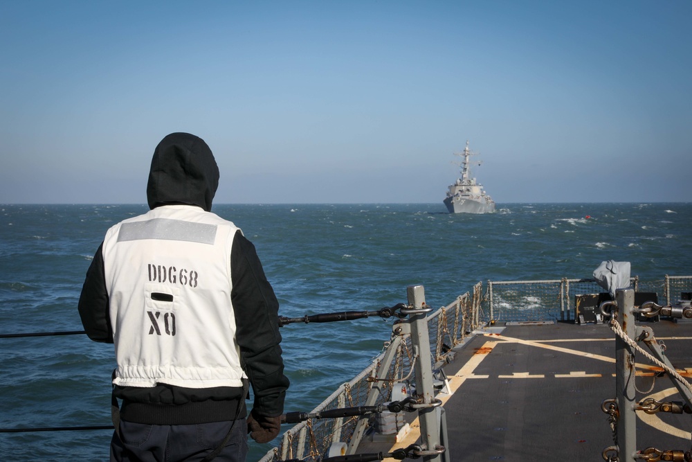 USS The Sullivans (DDG 68) - Small Boat Operation