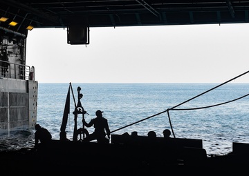 USS Green Bay (LPD 20) Conducts Well Deck Operations With The Thai Navy During Cobra Gold 22