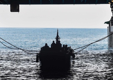 USS Green Bay (LPD 20) Conducts Well Deck Operations With The Thai Navy During Cobra Gold 22