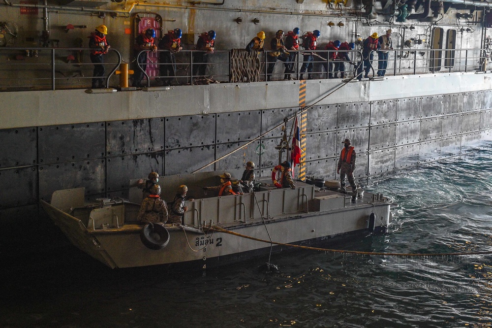 USS Green Bay (LPD 20) Conducts Well Deck Operations With The Thai Navy During Cobra Gold 22