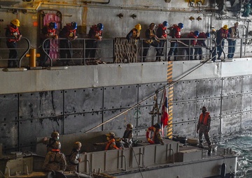USS Green Bay (LPD 20) Conducts Well Deck Operations With The Thai Navy During Cobra Gold 22