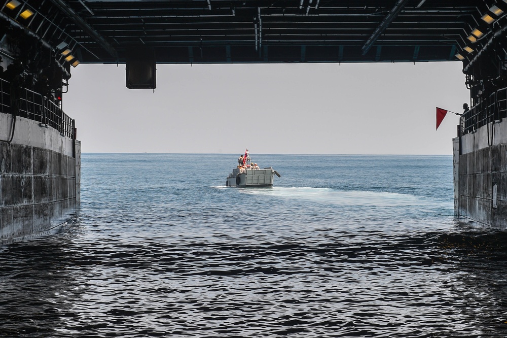 USS Green Bay (LPD 20) Conducts Well Deck Operations With The Thai Navy During Cobra Gold 22