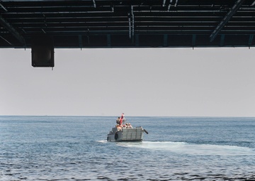 USS Green Bay (LPD 20) Conducts Well Deck Operations With The Thai Navy During Cobra Gold 22