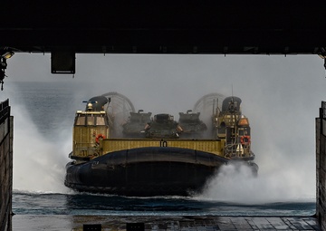 USS Green Bay (LPD 20) Conducts Well Deck Operations With The Thai Navy During Cobra Gold 22