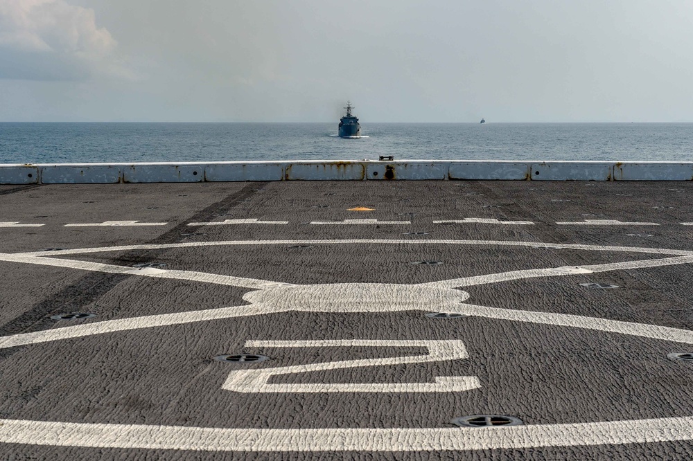 USS Green Bay (LPD 20) Conducts Flight Operations With The Royal Thai Navy