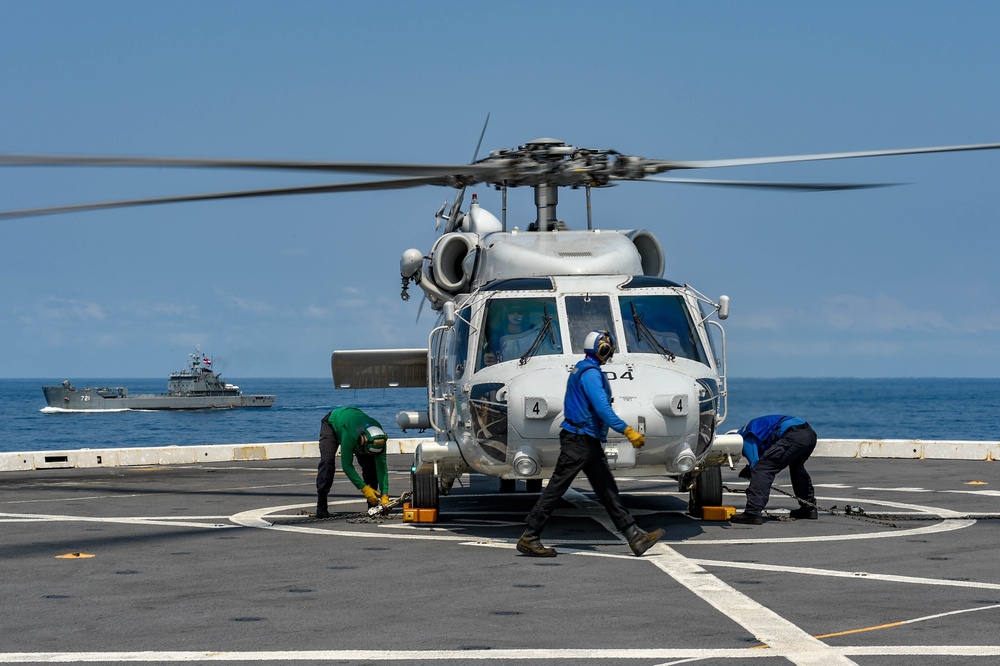 USS Green Bay (LPD 20) Conducts Flight Operations With The Royal Thai Navy