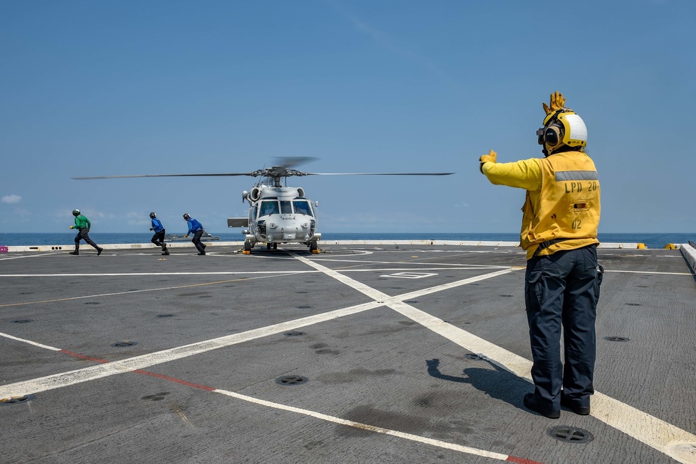 USS Green Bay (LPD 20) Conducts Flight Operations With The Royal Thai Navy