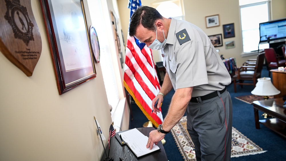 Chilean Defense Attaché Lt. Gen. Cristian Roberto Guedelhoefer Erbetta Visits IADC