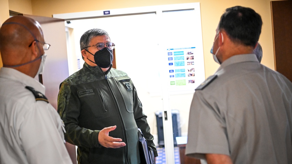 Chilean Defense Attaché Lt. Gen. Cristian Roberto Guedelhoefer Erbetta Visits IADC