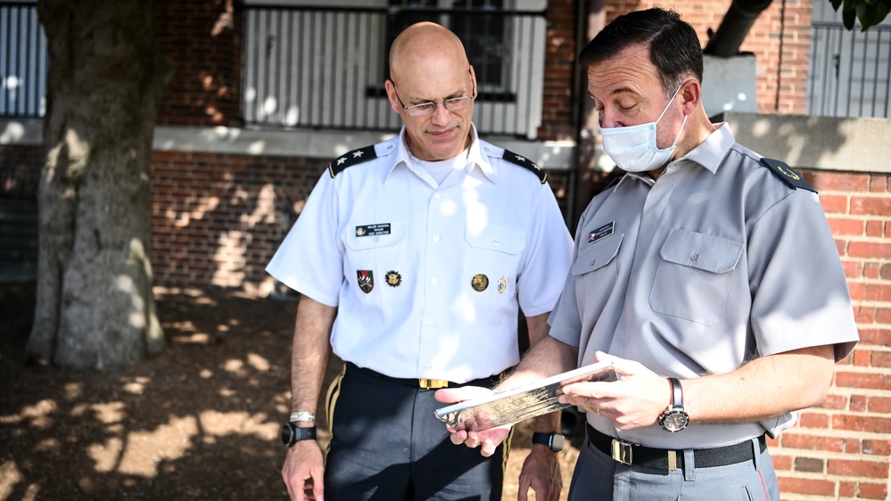 Chilean Defense Attaché Lt. Gen. Cristian Roberto Guedelhoefer Erbetta Visits IADC