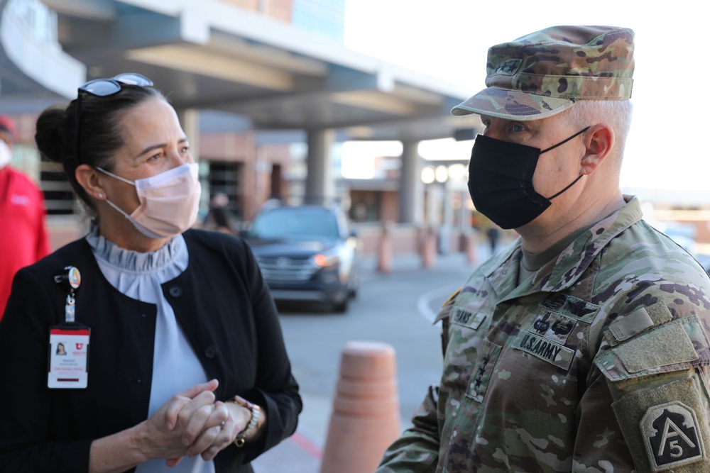 University of Utah Hospital staff welcomes Lt. Gen. John R. Evans