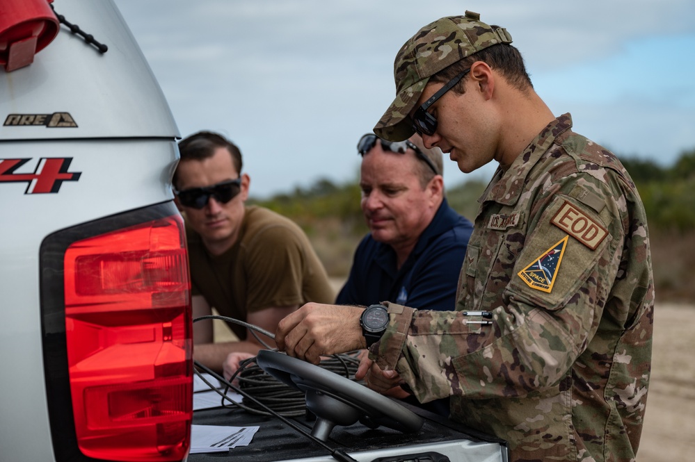 Cape Canaveral SFS EOD Team Organizes Joint Explosice Vehicle Entry Training