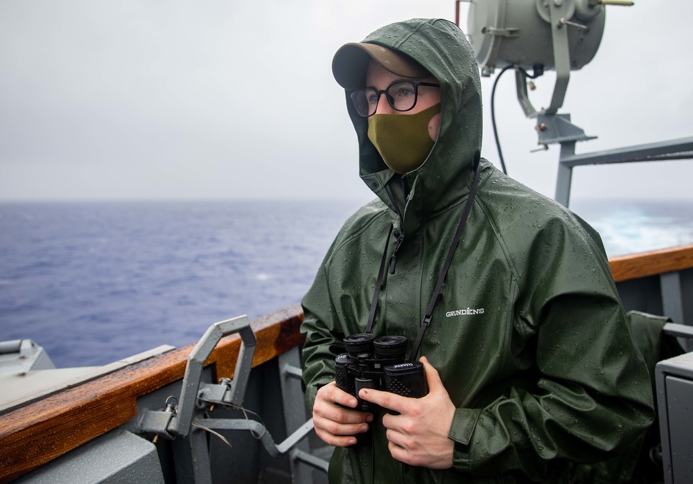 BMSN Cohen scans for contacts aboard USS Milius (DDG 69)