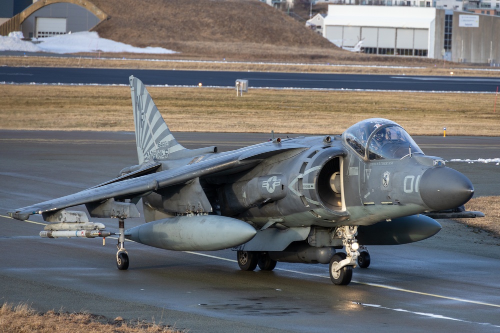 U.S. Marine Corps Harriers arrive in Norway