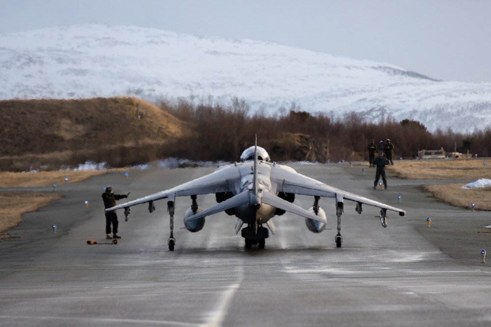 U.S. Marine Corps Harriers arrive in Norway