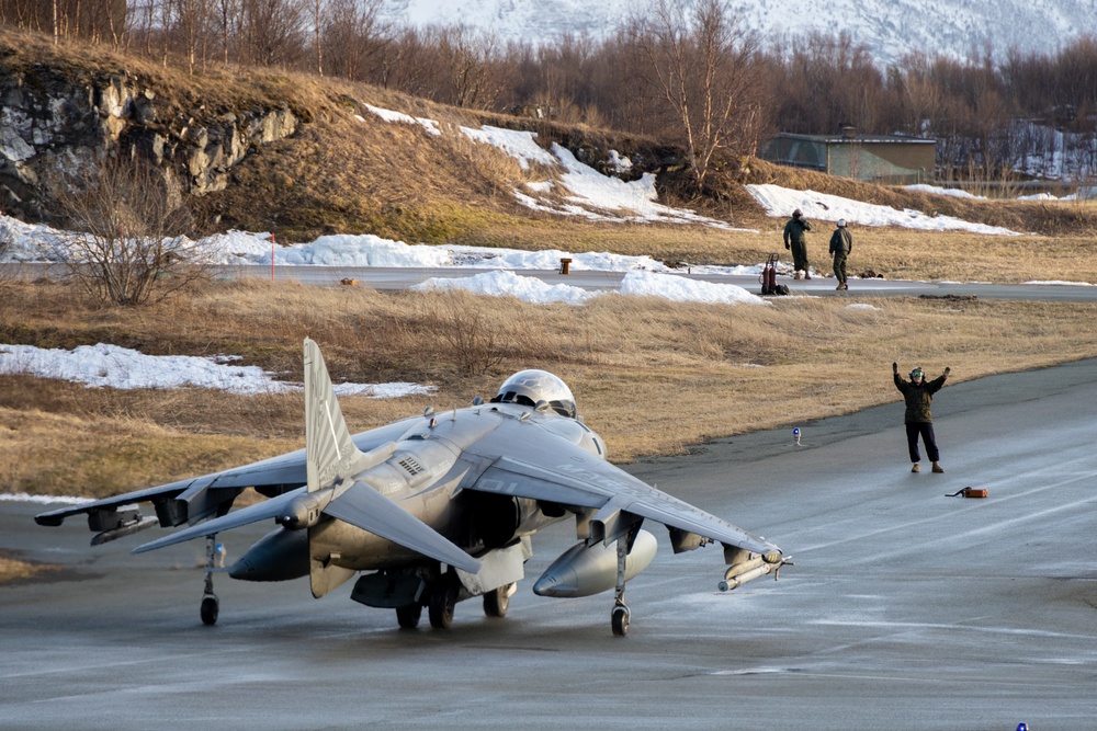 U.S. Marine Corps Harriers arrive in Norway