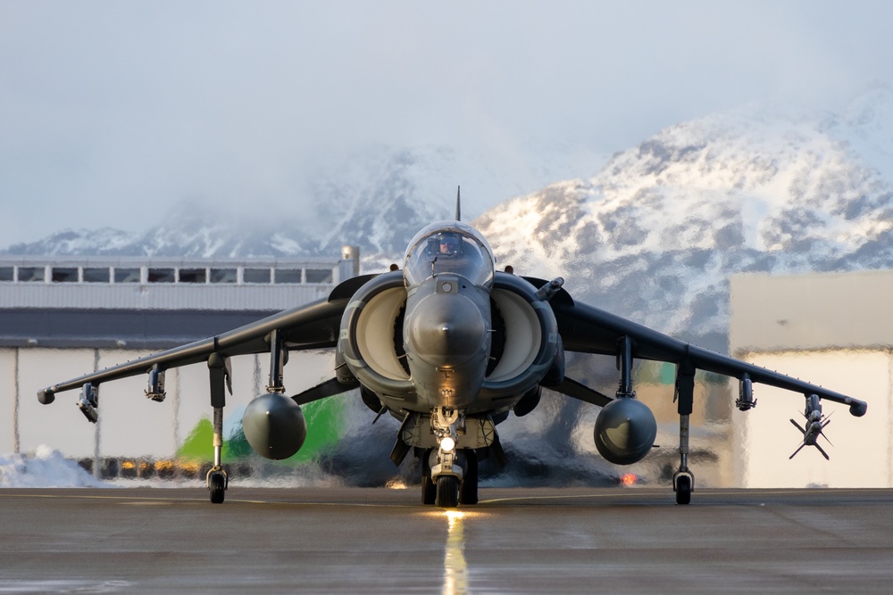 U.S. Marine Corps Harriers arrive in Norway