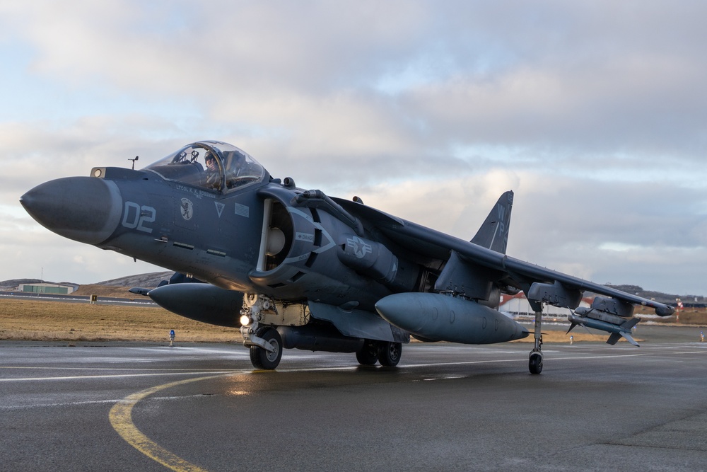 U.S. Marine Corps Harriers arrive in Norway