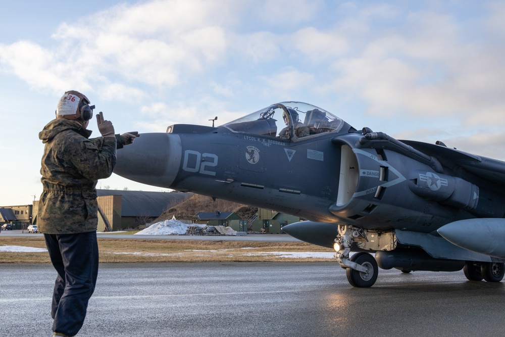 U.S. Marine Corps Harriers arrive in Norway