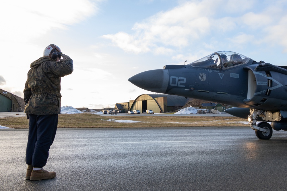 U.S. Marine Corps Harriers arrive in Norway