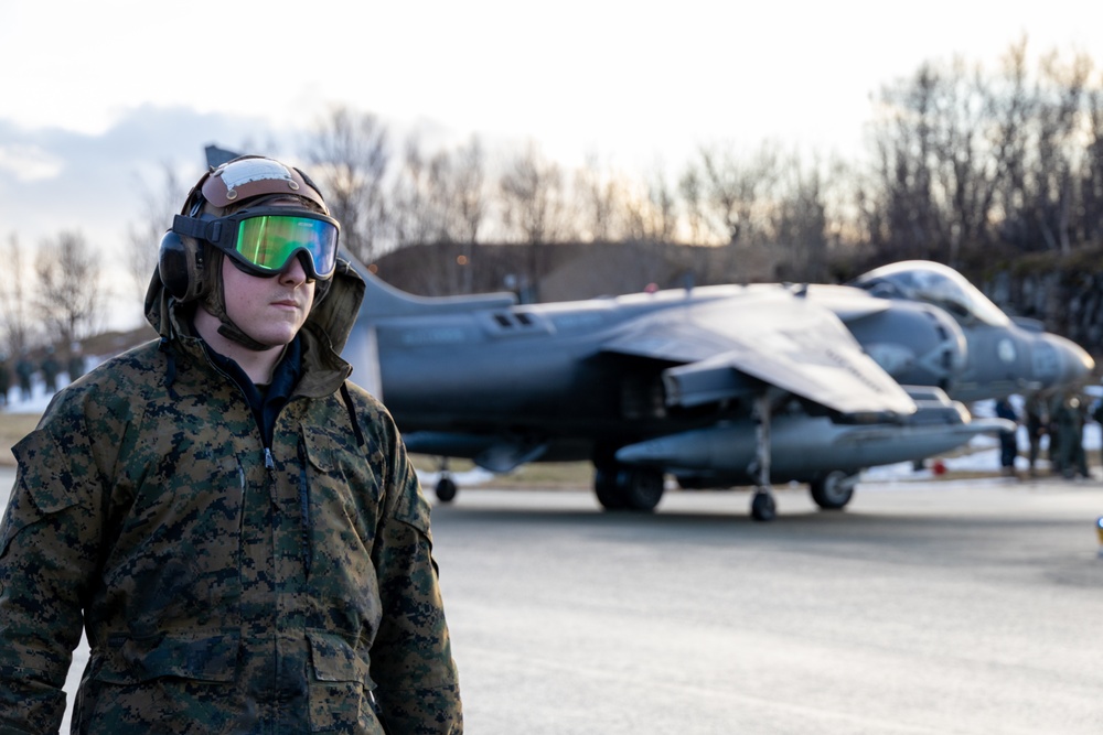 U.S. Marine Corps Harriers arrive in Norway