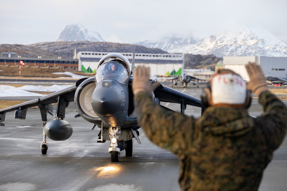 U.S. Marine Corps Harriers arrive in Norway