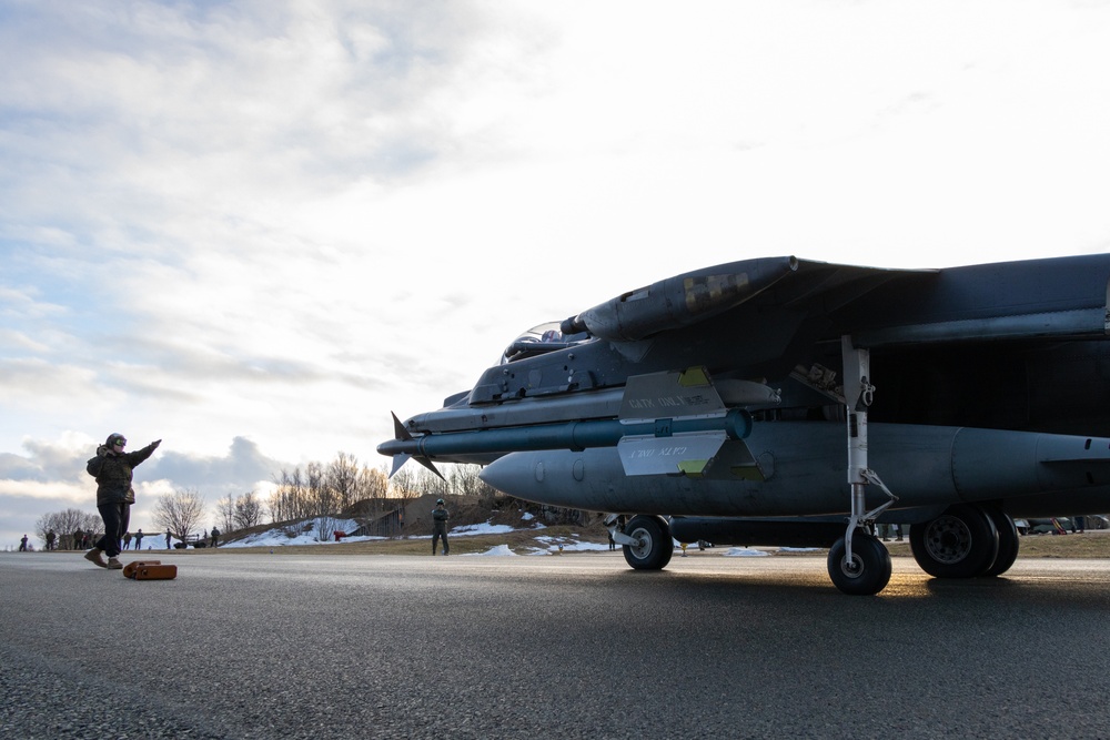 U.S. Marine Corps Harriers arrive in Norway