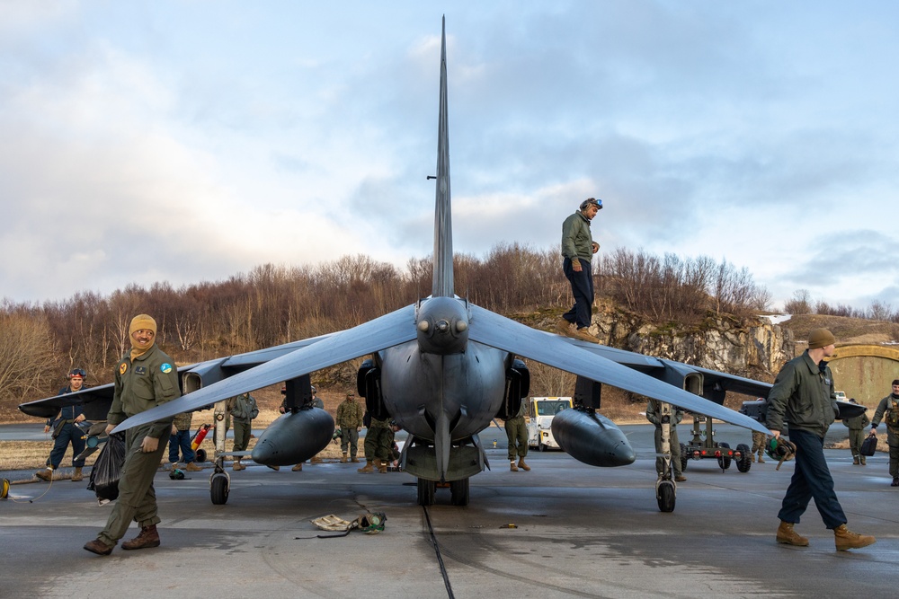 U.S. Marine Corps Harriers arrive in Norway