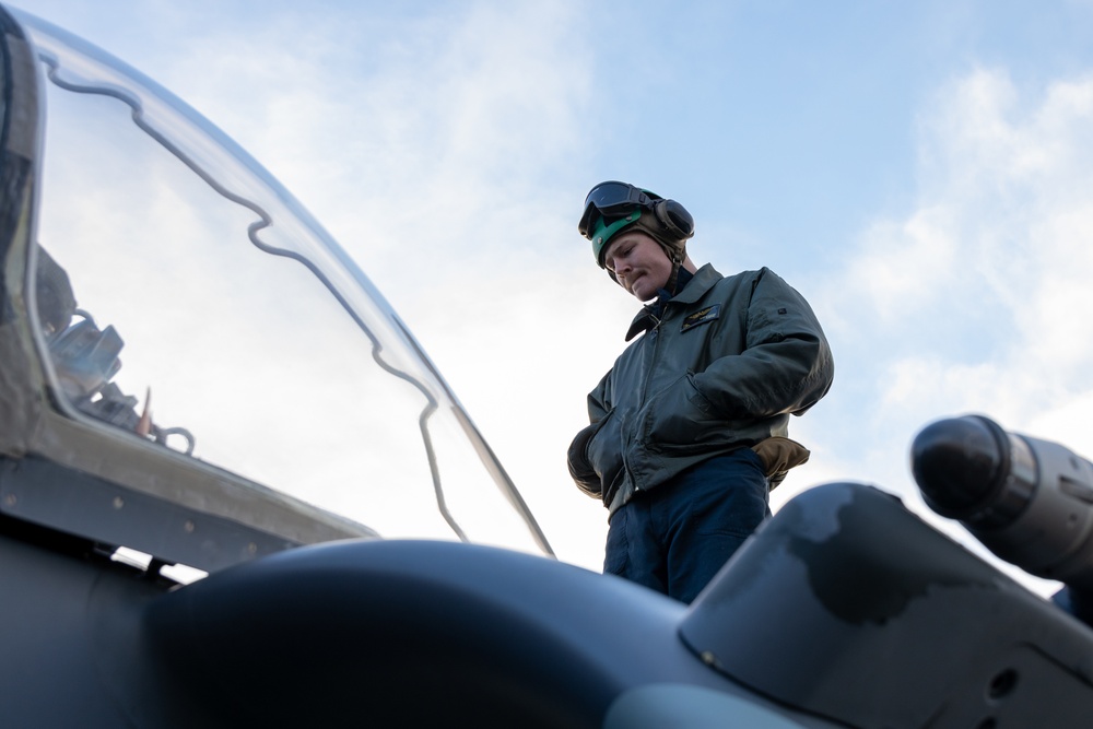 U.S. Marine Corps Harriers arrive in Norway