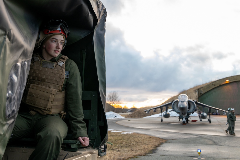 U.S. Marine Corps Harriers arrive in Norway