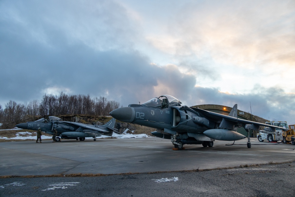 U.S. Marine Corps Harriers arrive in Norway